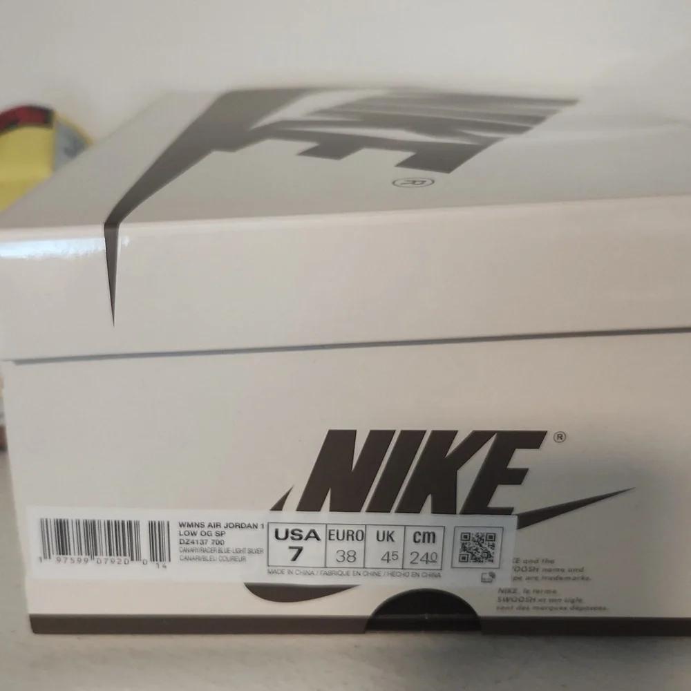 SOLD Travis Scott Jordan Low. - Picture 6 of 7